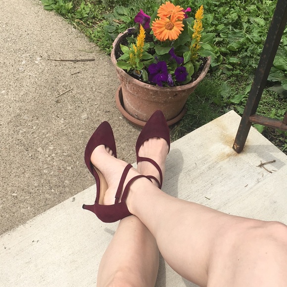 Super Stylish strappy maroon pumps - Picture 2 of 4